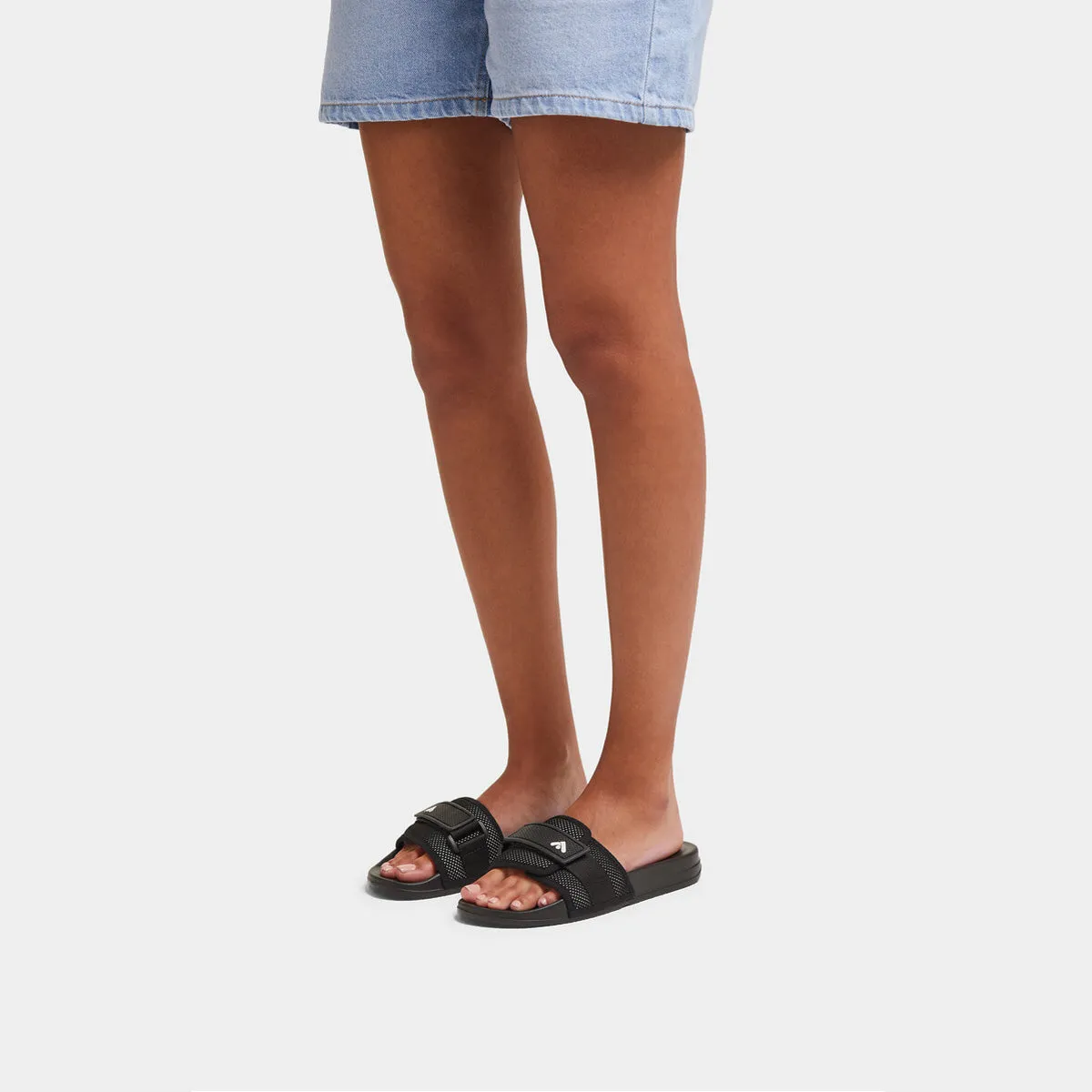 IQUSHION Adjustable Water-Resistant Knit Pool Slides