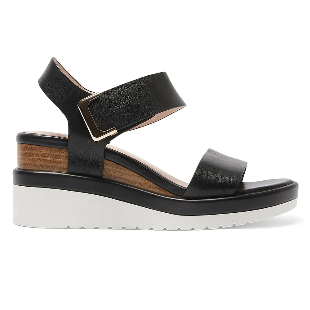 Iris Wedge in Black Leather