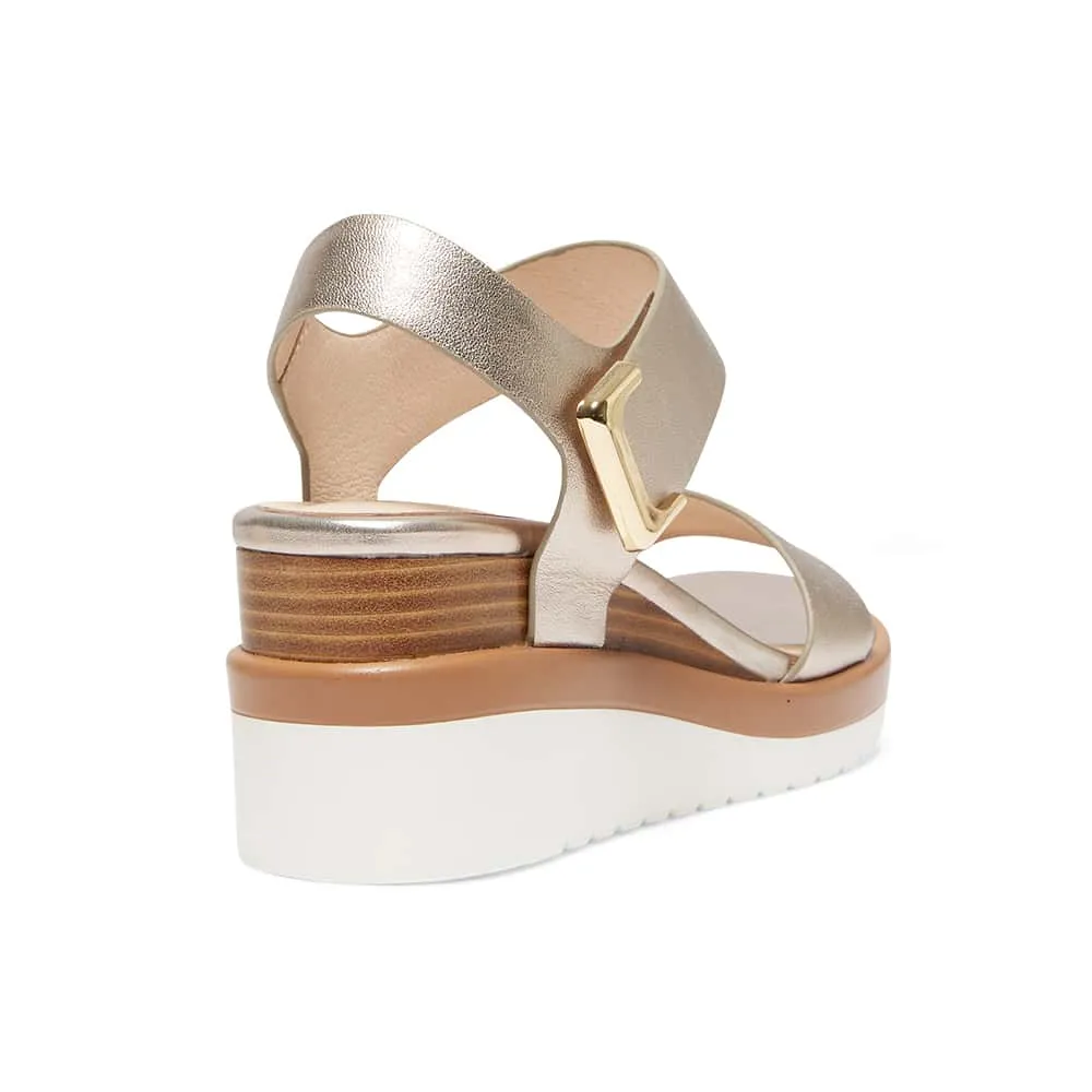 Iris Wedge in Gold Leather