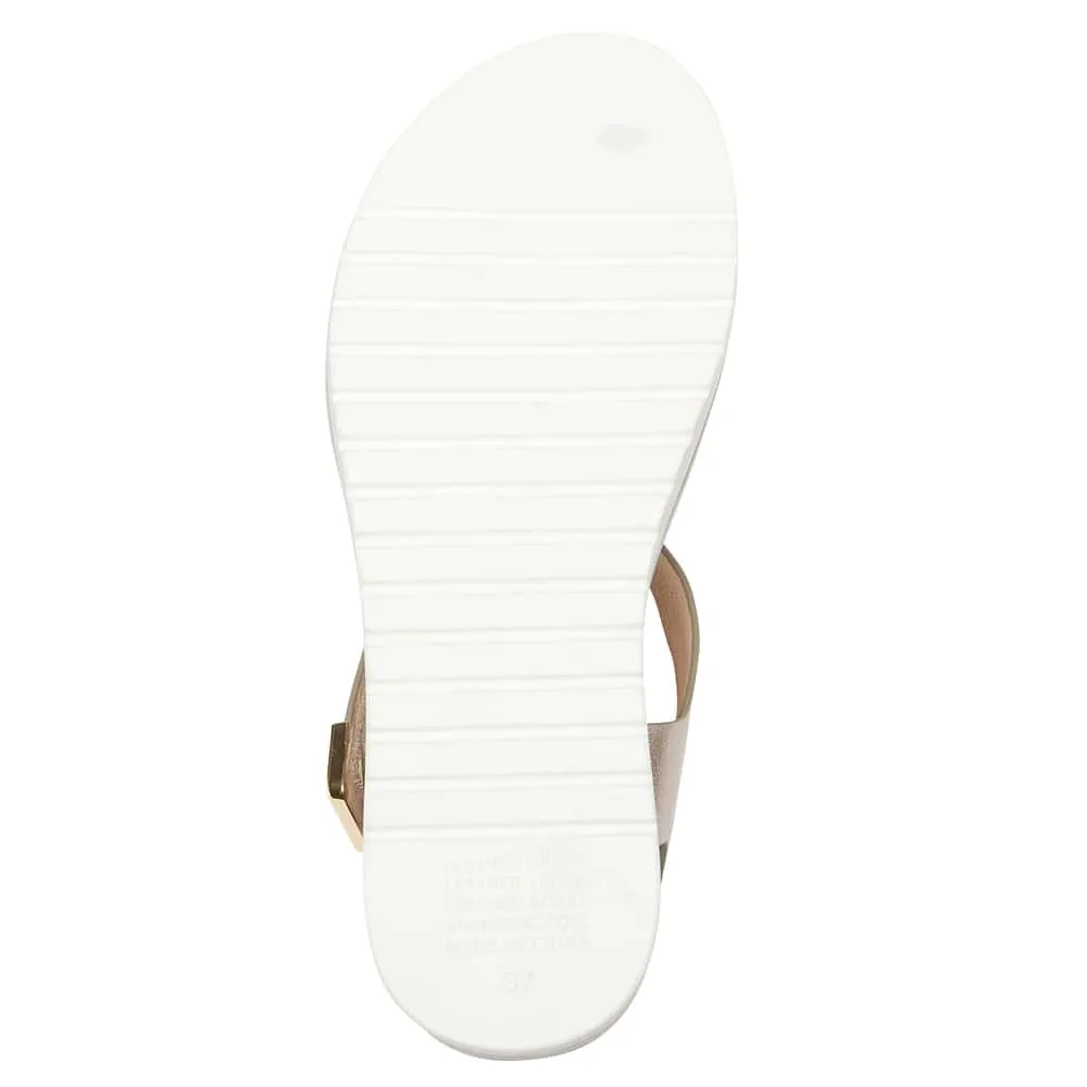 Iris Wedge in Gold Leather