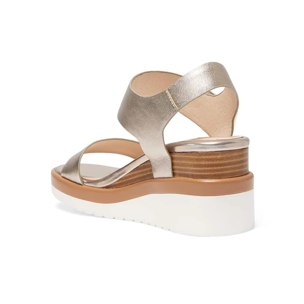 Iris Wedge in Gold Leather